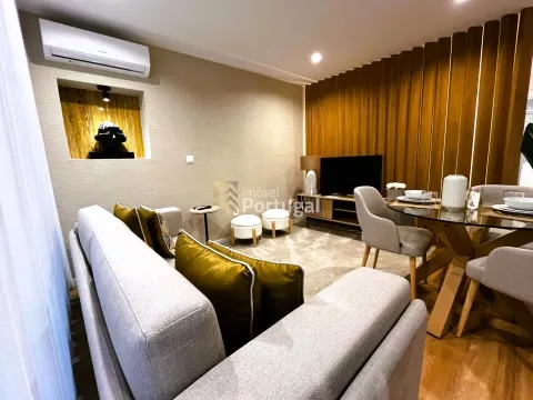 Arrenda Sofisticado Studio de Luxo Decorado, Equipado, Mobilado c/ Serviços e Faxinas