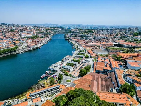 2-bedr. apartment for rent in historic Gaia, with pool, spa and panoramic views