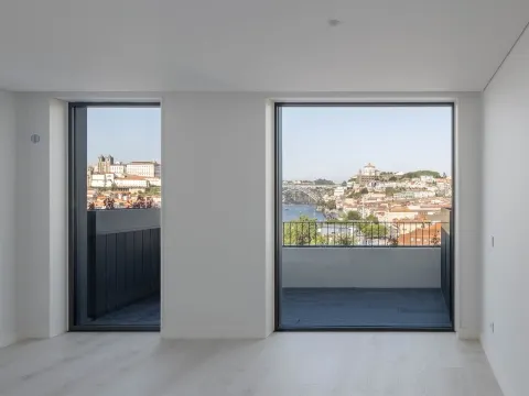 2-bedr. apartment for rent in historic Gaia, with pool, spa and panoramic views