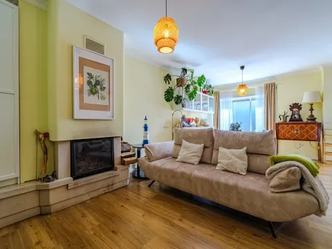 T2 Ermesinde with Garage and Fireplace – Renovated
