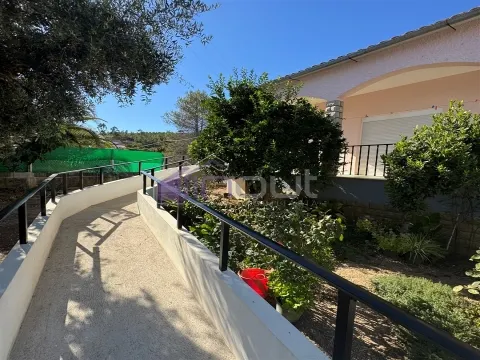 4-Bedroom House with Spacious Plot and Great Potential in São Vicente da Beira – Exclusive by Inout