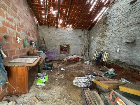Ruína com Potencial para Reconstrução em Sarzedas – 24 m²