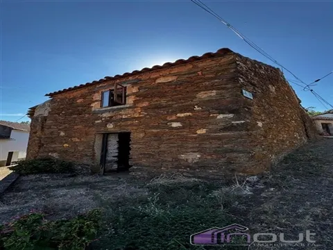 Moradia em Xisto com Terreno | Gatas, Sarzedas | Castelo Branco