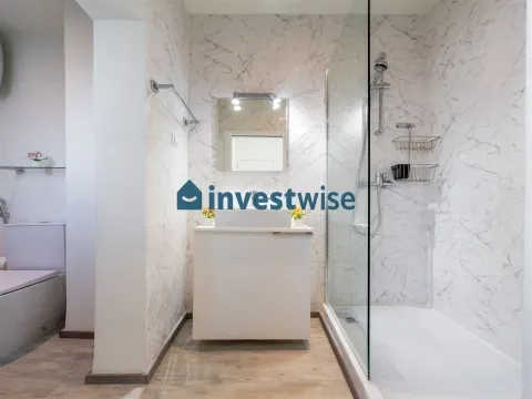 Rehabilitated Building With 4 Units And AL Licence