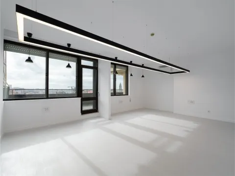 Escritório C/ Terraço em Localização Prime da Baixa Portuense - Rua de Sá da Bandeira