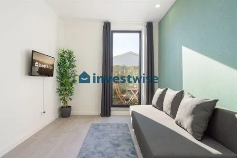 Edificio De Arquitectura Moderna Com 13 Apartamentos Na Baixa Com Licença De AL