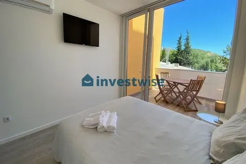 Charming Guesthouse With Rooftop Pool In Downtown