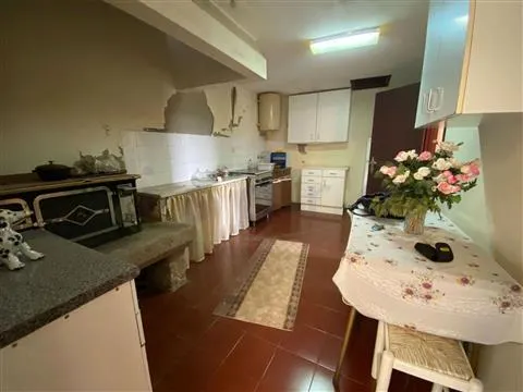 Casa bifamiliare T3 con giardino. Necessita di alcuni lavori