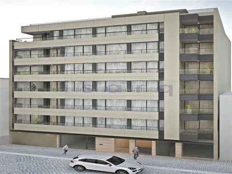 Loja para Restauração ou Comércio/Serviços, em edifício NOVO no centro da Maia