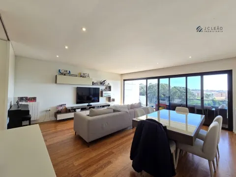 Apartamento T3 com vista mar