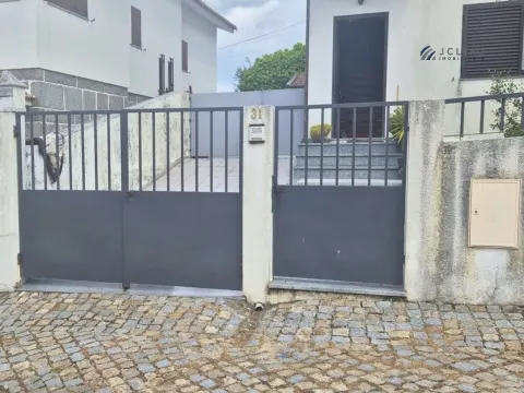 Andar Moradia T3, entrada independente em Paço de Sousa