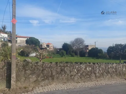 Terreno c/ 2458m2 de construção em Louredo, Paredes