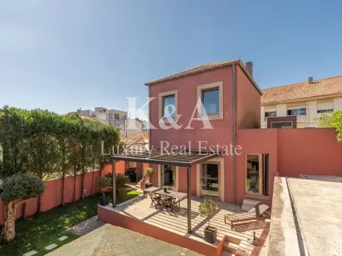 Moradia T3 com jardim no centro histórico de Leça.