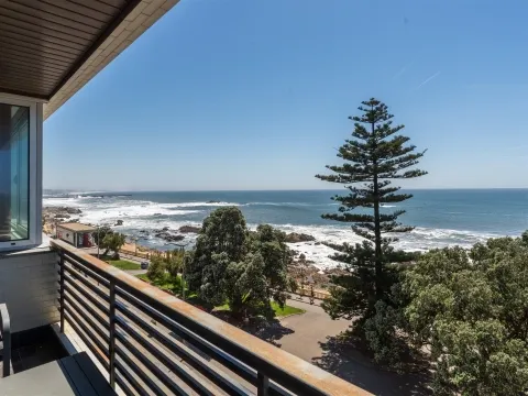 Apartamento T3 em primeira linha de mar na Foz.