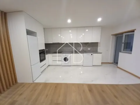 Venda de T4 remodelado no centro de Braga, para investimento!