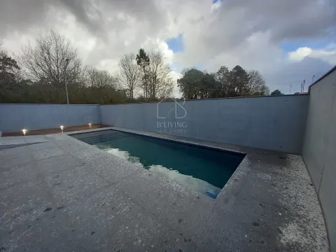 Moradia T3 NOVA com piscina em Braga