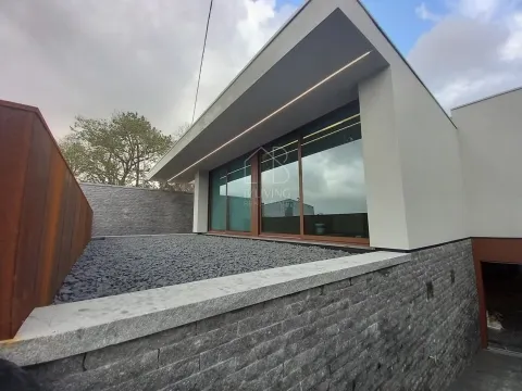 Moradia T3 NOVA com piscina em Braga