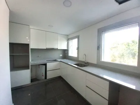 T2 novo pronto a escriturar em Braga, com 2 lugares de garagem