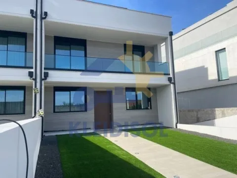 Semi-detached house T5