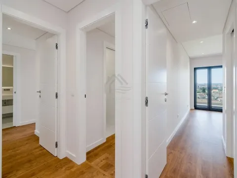 Apartamento T3 com parqueamento e arrecadação - Montijo