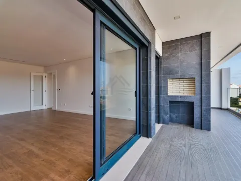 Apartamento T3 com box e arrecadação - Montijo