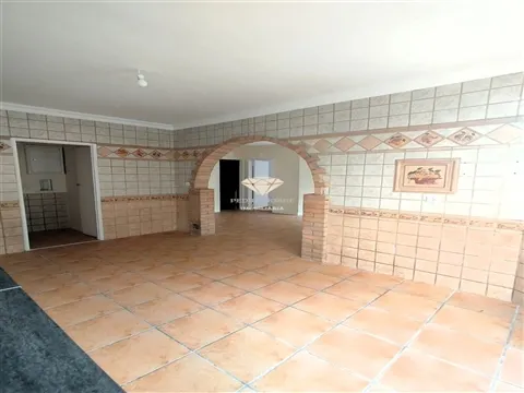 T2 Transformado em T3 | Cozinha Nova | Elevador | Arrecadação | Tapada das Mercês