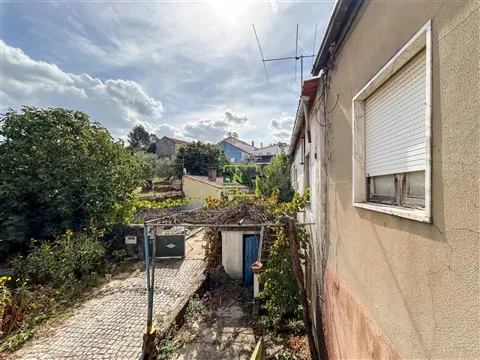 Casa na Aldeia com Logradouro — Um Projeto para Dar Nova Vida