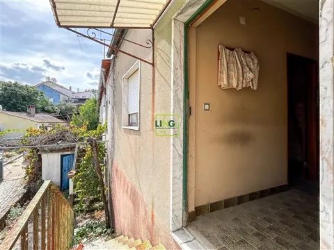 Casa na Aldeia com Logradouro — Um Projeto para Dar Nova Vida