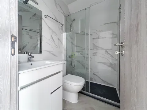 Excelente Oportunidade de Negócio: Moradia V6, em pleno centro da cidade.