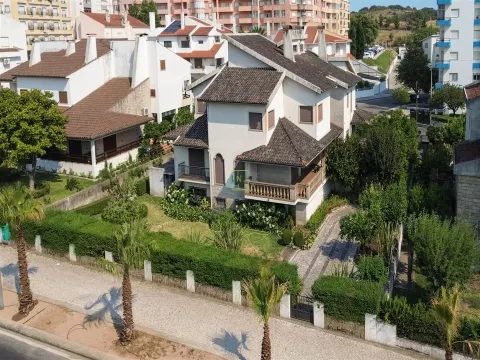 Fantástica Moradia Isolada V6, em plena Avenida das Palmeiras