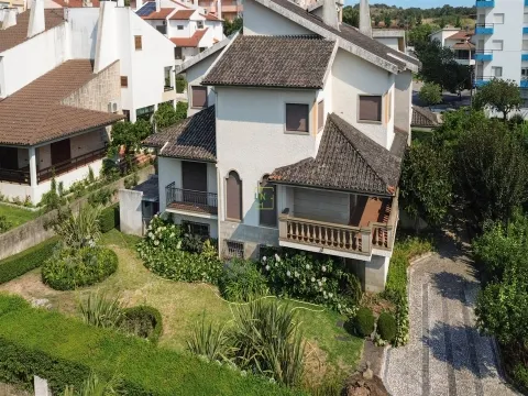 Fantástica Moradia Isolada V6, em plena Avenida das Palmeiras