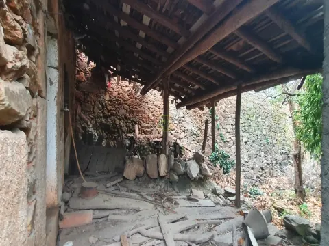 Moradia com quintal na freguesia de Sobral do Campo - Castelo Branco