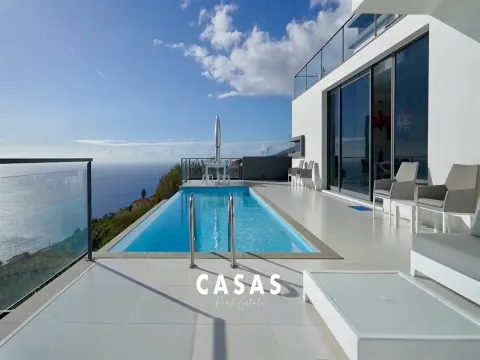 Luxuosa Villa T4 com Piscina + Apartamento T1 - Arco da Calheta