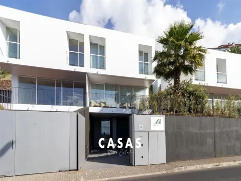 Moradia Geminada de LUXO - MOBILADA com JACUZZY | São Martinho, Funchal