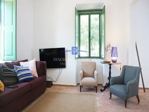 Pensão com 6 quartos ou vivenda familiar numa aldeia perto de Silves