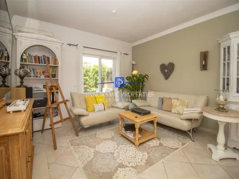 Elegant 3 Bedroom Townhouse within walking distance to Senhora da Rocha Beach