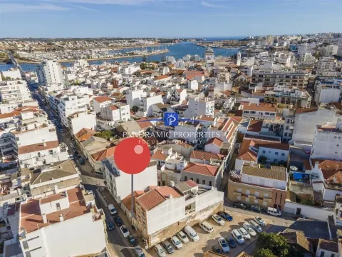 Unique opportunity to restore a charming house in Portimão