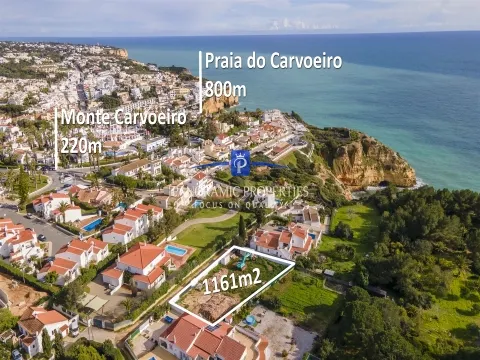 Uma rara oportunidade de possuir um excelente terreno de 1.161 m² perto de Monte Carvoeiro,
