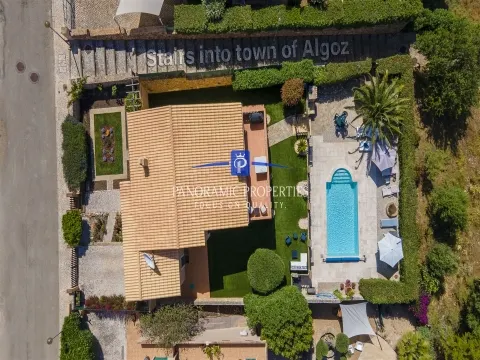  EXCLUSIVO!  Elegante moradia de 3 quartos com piscina e vistas panorâmicas