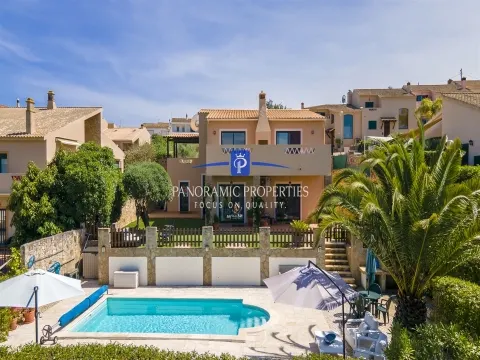  EXCLUSIVO!  Elegante moradia de 3 quartos com piscina e vistas panorâmicas