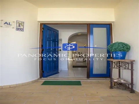 SOLD ! EXCLUSIVE NEW LISTING : Stylish Ground-Floor two bedroom apartment