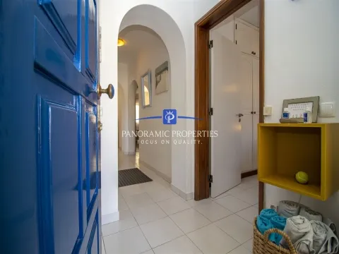 SOLD ! EXCLUSIVE NEW LISTING : Stylish Ground-Floor two bedroom apartment