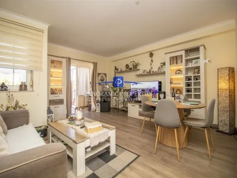 EXCLUSIVO! Encantador apartamento situado no rés do chão com 2 quartos