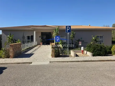  New on the market ! Elegant studio apartment with a seperate bedroom, on a prestigious resort