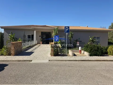  New on the market ! Elegant one-bedroom apartment on a prestigious resort