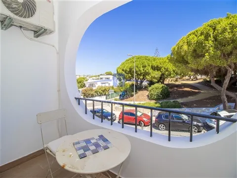 REDUCED.     Renovated 2 bedroom apartment close to the beach