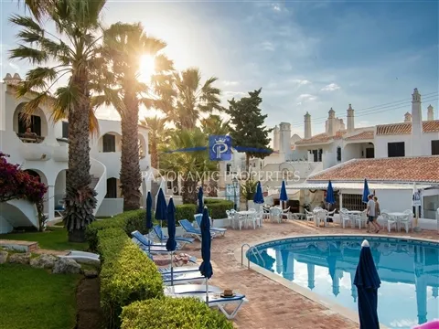 Beautifully Appointed Two-Bedroom Apartment with Sea Views in Monte Carvoeiro