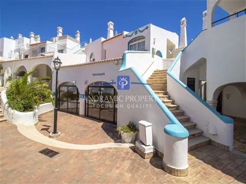 Beautifully Appointed Two-Bedroom Apartment with Sea Views in Monte Carvoeiro