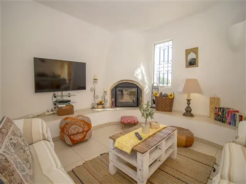 SOLD     Elegant and Charming Three-Bedroom Townhouse in Quinta do Paraiso, Carvoeiro