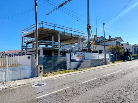 Moradia T4 Geminada em Fragosela, Viseu